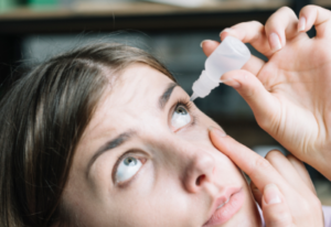 girl with dry eye